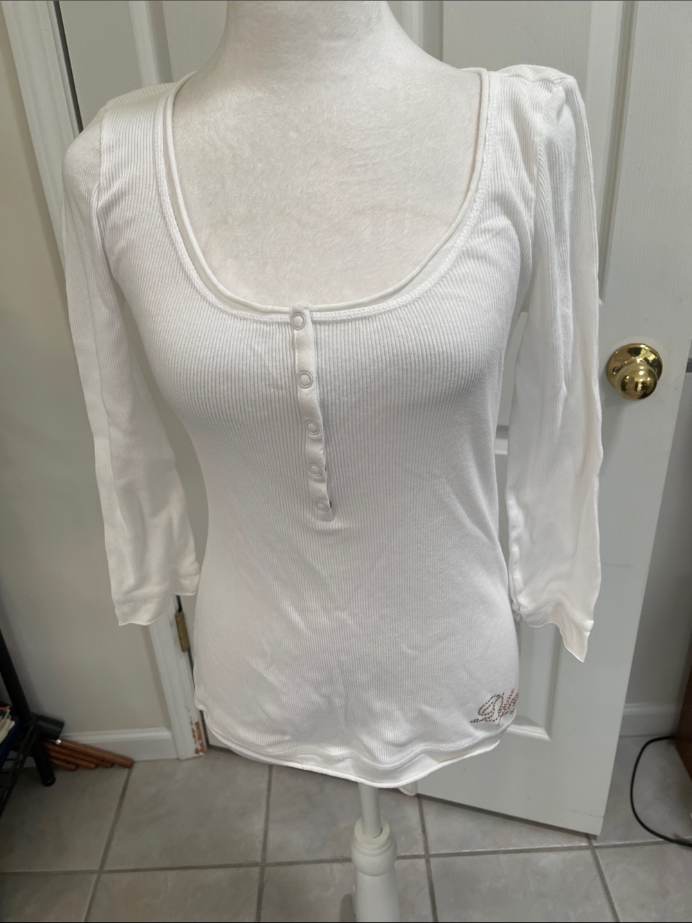 White Ribbed Scoop Neck Henley Top - Women. Size lg